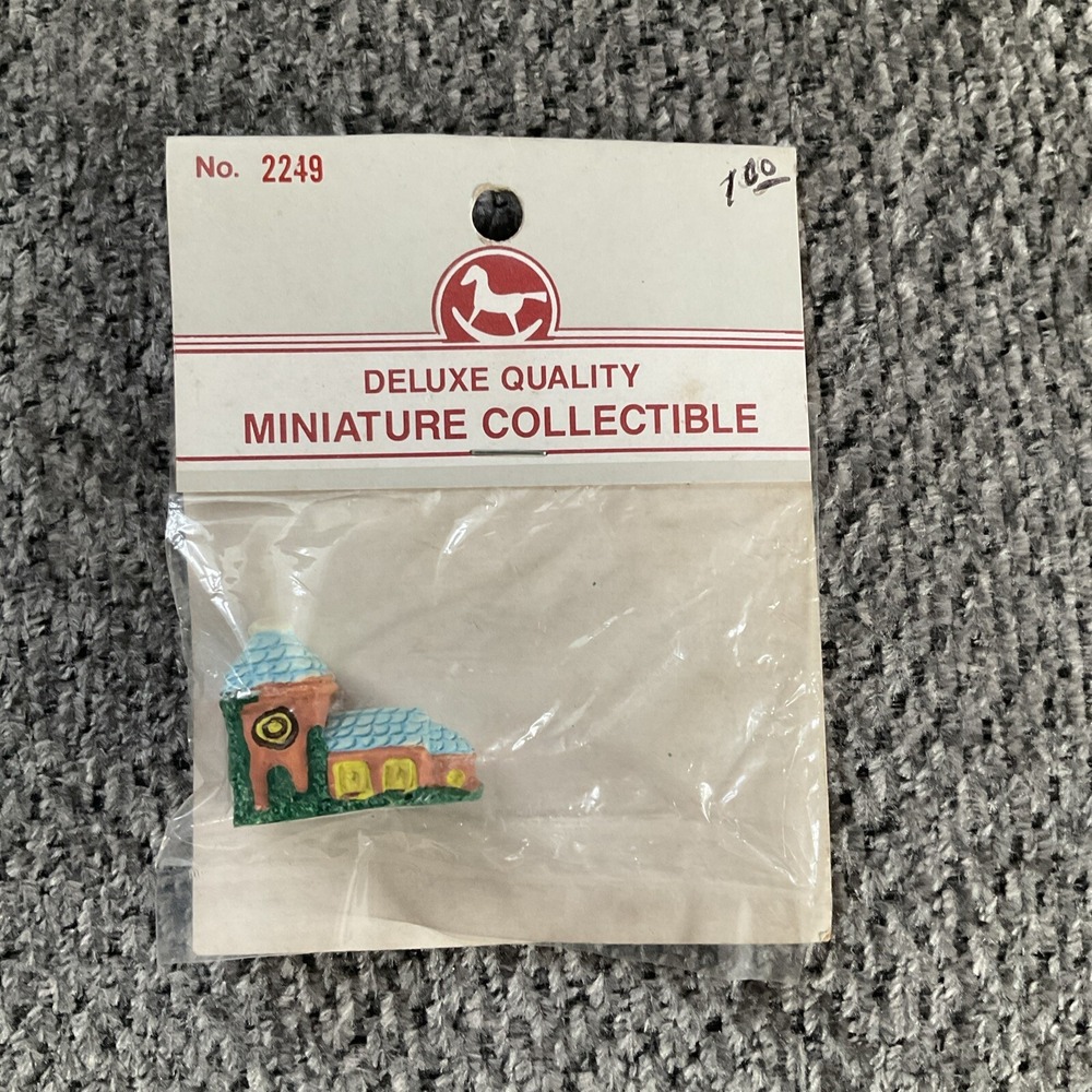 Dollhouse Miniature Resin Figure House Village Fairy Garden Vtg NEW